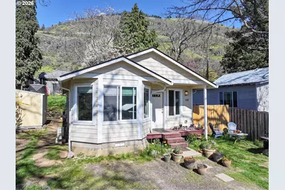 318 E Steuben St, Bingen, WA 98605 - Photo 1