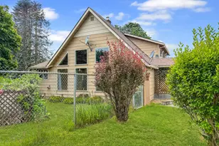 55 Irving St, Cathlamet, WA 98612 - Photo 1