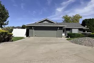 415 E Carter Dr, Hermiston, OR 97838 - Photo 1