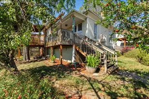 1210 SE Fullerton St, Roseburg, OR 97471 - Photo 1