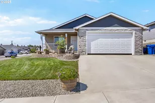 631 SE Rose Ridge Dr, Winston, OR 97496 - Photo 1