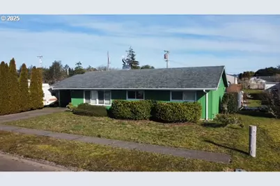 648 Juniper St, Florence, OR 97439 - Photo 1