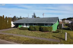 648 Juniper St, Florence, OR 97439 - Photo 1
