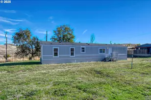 808 SE 10th St, Pendleton, OR 97801 - Photo 1