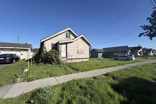 902 S 4th Ave, Kelso, WA 98626 - Photo 1