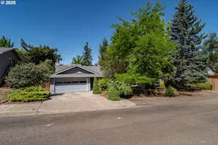 215 NE 9th St, Oakland, OR 97462 - Photo 1