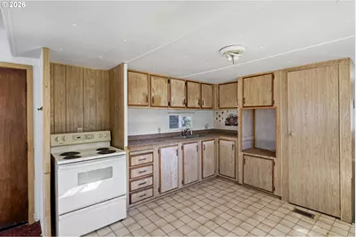 101 Athena Ln, Roseburg, OR 97470 - Photo 7