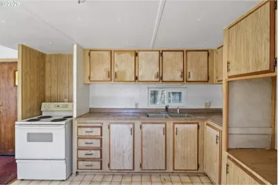 101 Athena Ln, Roseburg, OR 97470 - Photo 9