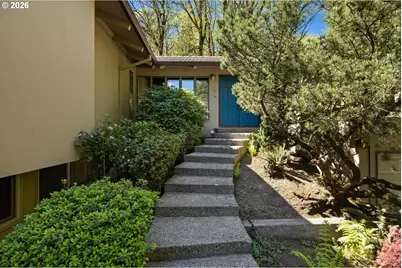 560 Milburn Ct, Lake Oswego, OR 97034 - Photo 1