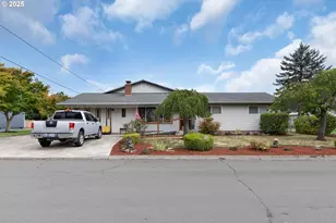 1862 NW Oerding Ave, Roseburg, OR 97471 - Photo 1