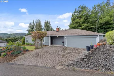 808 E 14th St, Coquille, OR 97423 - Photo 1