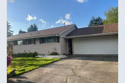 13727 SE Raymond St, Portland, OR 97236 - Photo 1