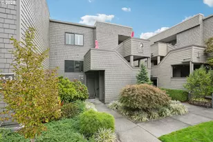 5620 S Riverside Ln, Portland, OR 97239 - Photo 1