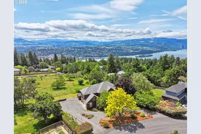 152 Palos Verdes, White Salmon, WA 98672 - Photo 1