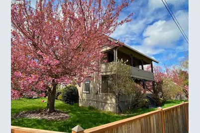 409 N 8th St, Cottage Grove, OR 97424 - Photo 1