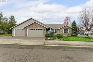 351 Ashwood St, Sutherlin, OR 97479 - Photo 1