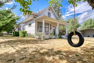 1738 18th Ave, Forest Grove, OR 97116 - Photo 1