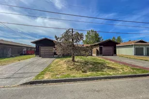 1927 Green Ave, Roseburg, OR 97471 - Photo 1