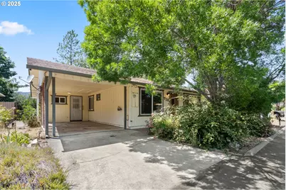 713 Brookside Cir, Rogue River, OR 97537 - Photo 1