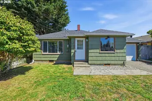 638 Commercial St, North Bend, OR 97459 - Photo 1