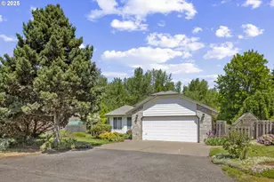 647 NE Meadow Dr, Portland, OR 97211 - Photo 1