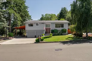 1925 NW Sunberry Dr, Roseburg, OR 97471 - Photo 1