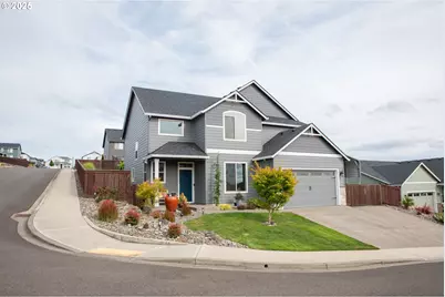 627 E Tanoak Ave, La Center, WA 98629 - Photo 1