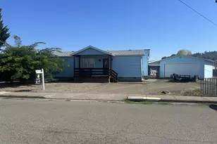 328 S State St, Sutherlin, OR 97479 - Photo 1