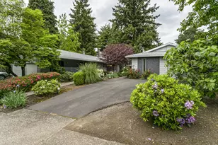 2933 NE Everett St, Portland, OR 97232 - Photo 1