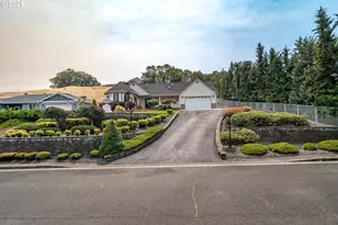 204 Rainbow Ridge Ave, Roseburg, OR 97471 - Photo 1