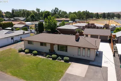 4218 SW Jay Ave, Pendleton, OR 97801 - Photo 1