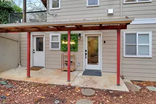 1885 Woodlawn Ave, Eugene, OR 97403 - Photo 1