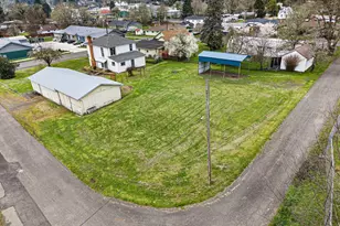 200 Hedrick Creek Ave, Drain, OR 97435 - Photo 1