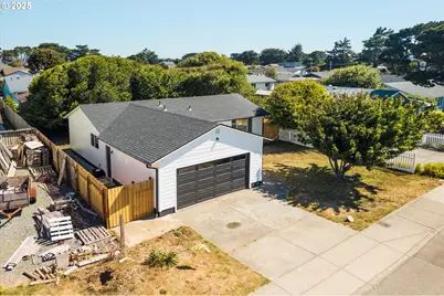 890 11th St SW, Bandon, OR 97411 - Photo 1