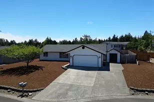 1445 Yew St, Florence, OR 97439 - Photo 1