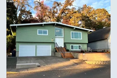 552 W D St, Springfield, OR 97477 - Photo 1