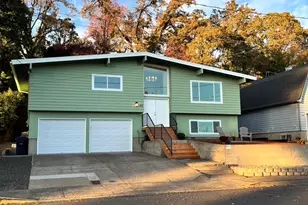 552 W D St, Springfield, OR 97477 - Photo 1