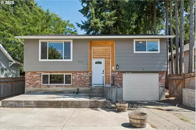 9542 N Calhoun Ave, Portland, OR 97203 - Photo 1