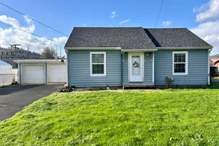 196 NE Flagg St, Roseburg, OR 97470 - Photo 1