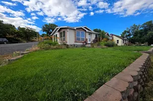 624 Dufur Ave, Maupin, OR 97037 - Photo 1