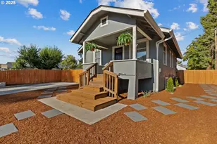 669 W Ballf St, Roseburg, OR 97471 - Photo 1