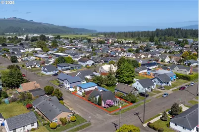 520 Elm Ave, Tillamook, OR 97141 - Photo 1