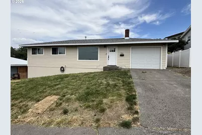 924 SW 33rd St, Pendleton, OR 97801 - Photo 1