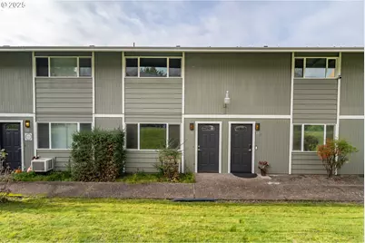 885 NE Sunset St #11, Roseburg, OR 97470 - Photo 1