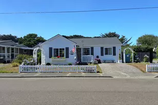 520 Franklin Ave, Bandon, OR 97411 - Photo 1