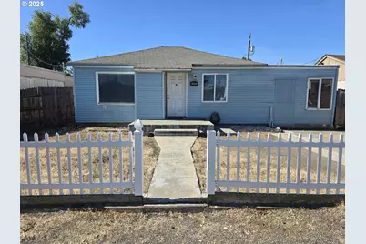 1055 W Madrona Ave, Hermiston, OR 97838 - Photo 1