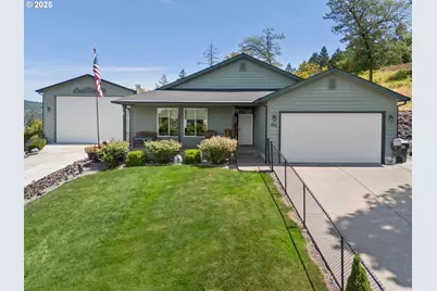 895 Valley Vista St, Sutherlin, OR 97479 - Photo 1
