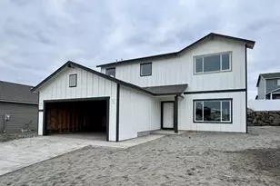 879 NE Laurel Spgs Dr, Hermiston, OR 97838 - Photo 1