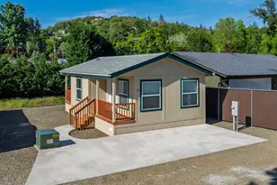 201 NE Peggy Ave, Roseburg, OR 97470 - Photo 1