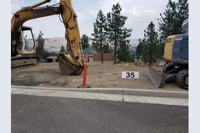 W 15th St #35, The Dalles, OR 97058 - Photo 1